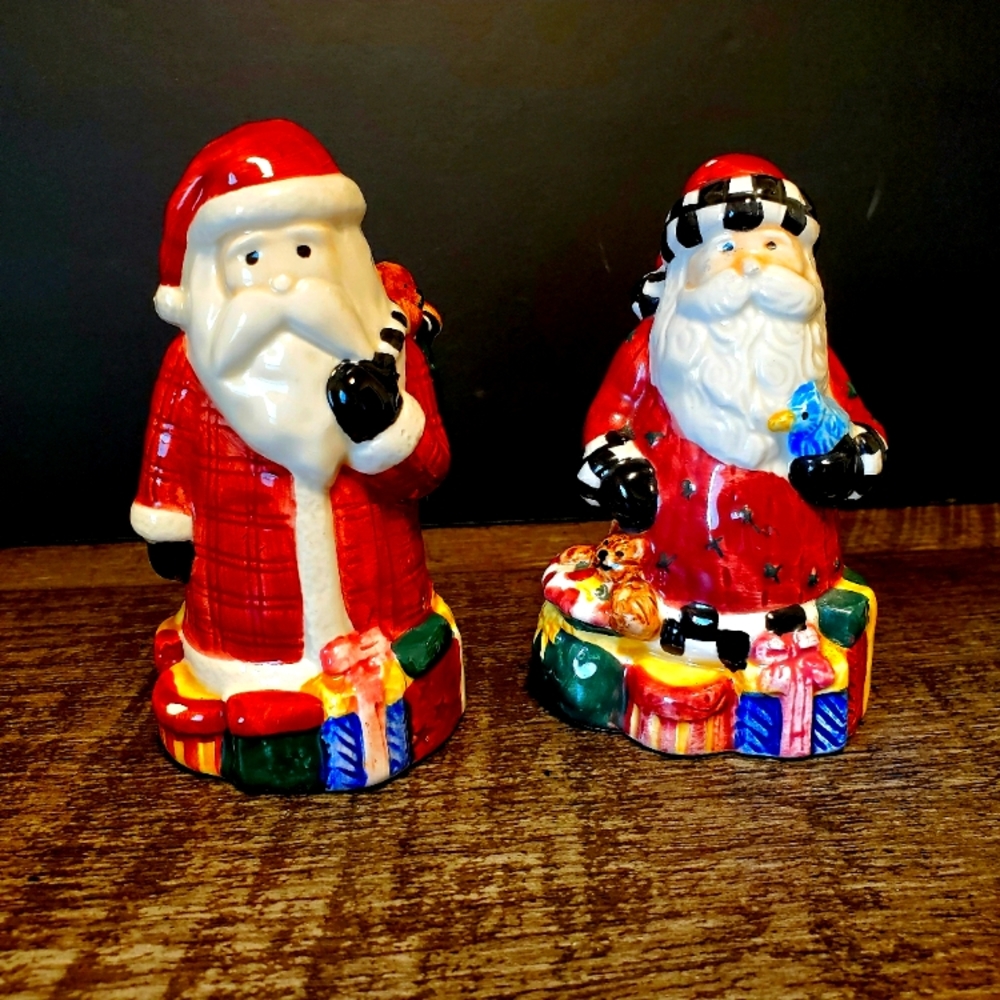 Debbie Mumm Sakura Santas Spirit Holiday Salt And Pepper Shakers Santa Claus
